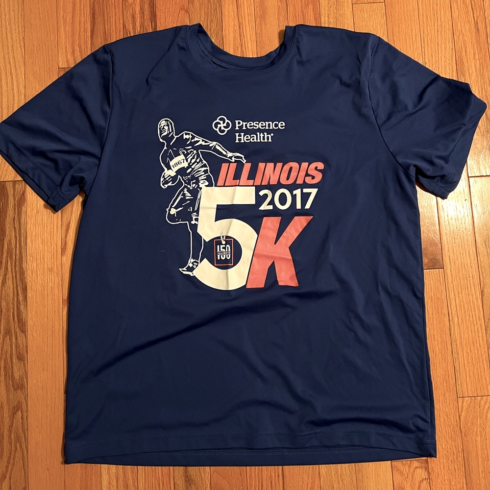 University of Illinois - 150th Anniversary 2017 5k athletic t-shirt - NWOT